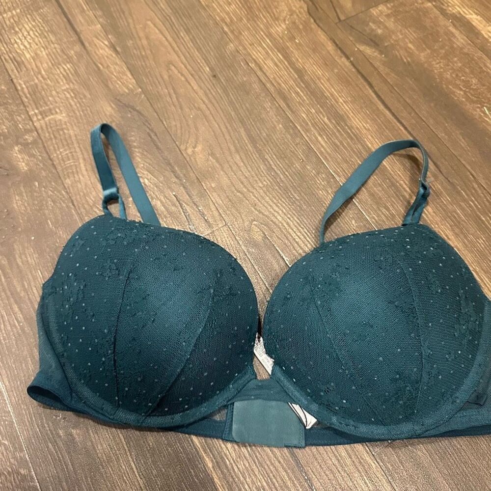 Victoria’s Secret Pushup green floral dotted lace 38D bra